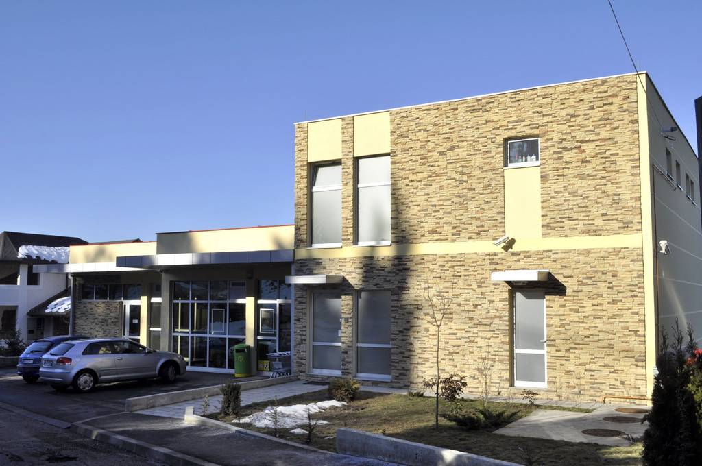 Poslovni objekat UniverExport Supermaket Čardak – Sr.Kamenica